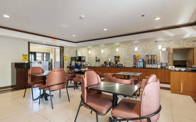 Best Western Plus Oakbrook Inn