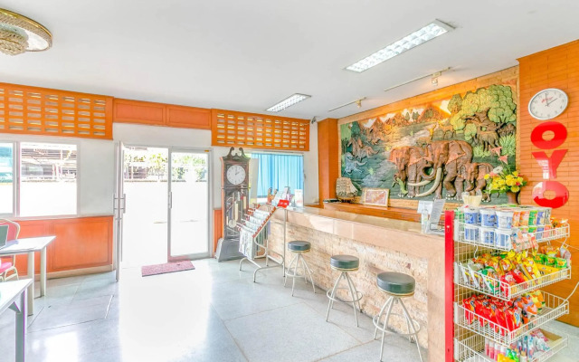 OYO 1161 Sathorn Mansion