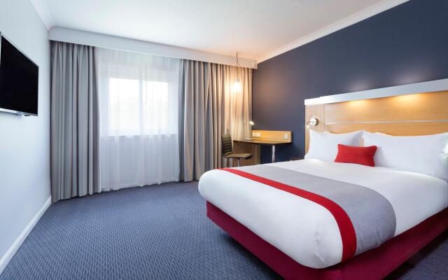 Holiday Inn Express Southampton M27 Jct7, an IHG Hotel