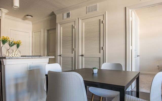 Spacious Apartments by Frontdesk