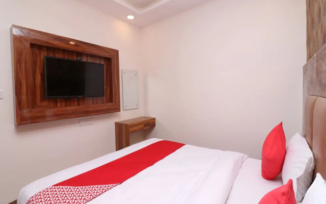 Oyo 27009 Hotel Alovia Delhi