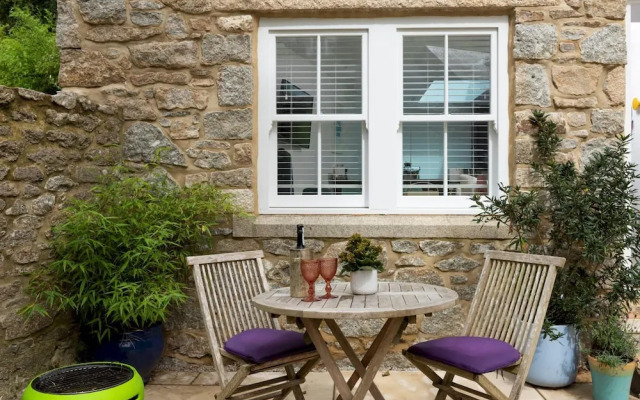 The Vicarage Newlyn 1 Bed River View Parking