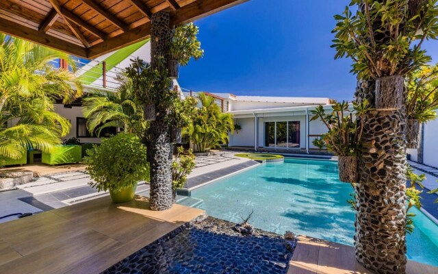 Private Retreat w 5 BR Spa Pool Jacuzzi