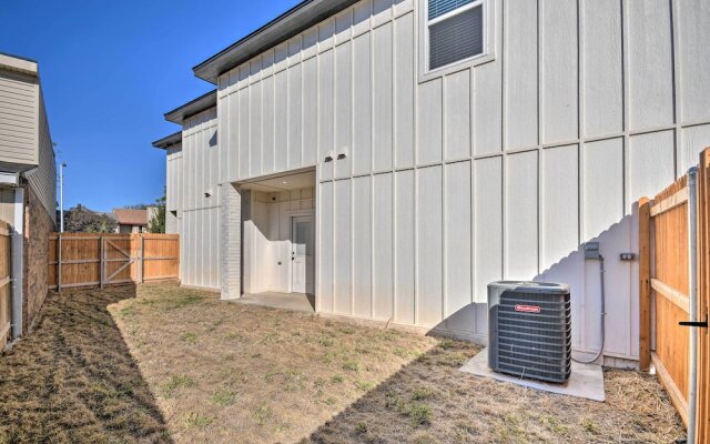 Bright Amarillo Townhome Near Parks & Town!