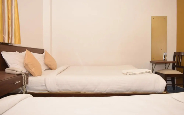 OYO 9970 Hotel Auro INN