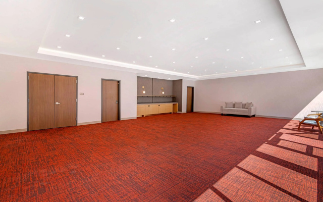 Cambria Hotel & Suites Plymouth