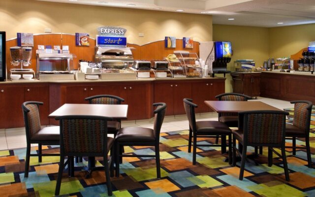Holiday Inn Express Grove City by IHG