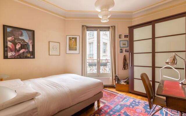 Quai aux Fleurs Apartment