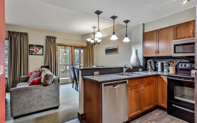 Fenwick Vacation Rentals Spacious Mountain 2 Bedroom with Hot tub