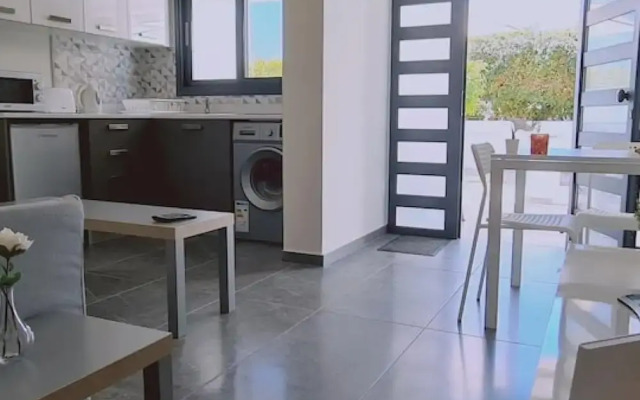 14 AN - 113 Nissi Twins Apartment
