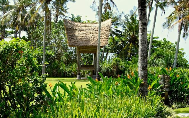 Ombak Luwung Beachfront Estate