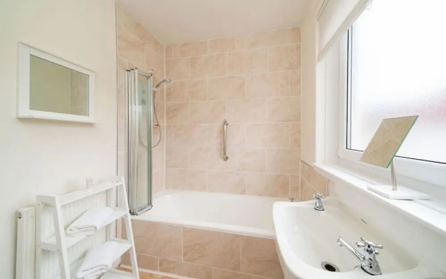 Jocks - Perfectly Placed Parklands Apartment