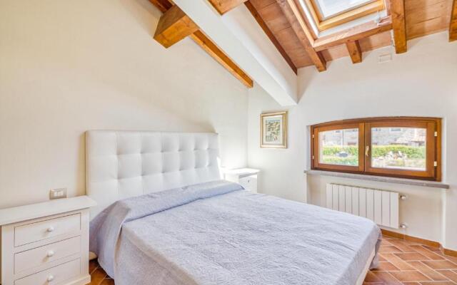 Bright Apt With Terrace and Shared Pool