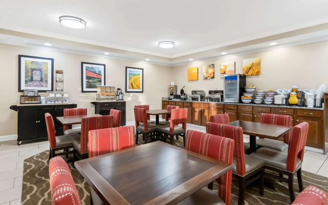 Comfort Inn Hebron-Lowell Area