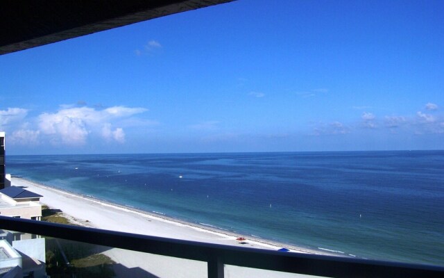 Crescent Beach Club 14C
