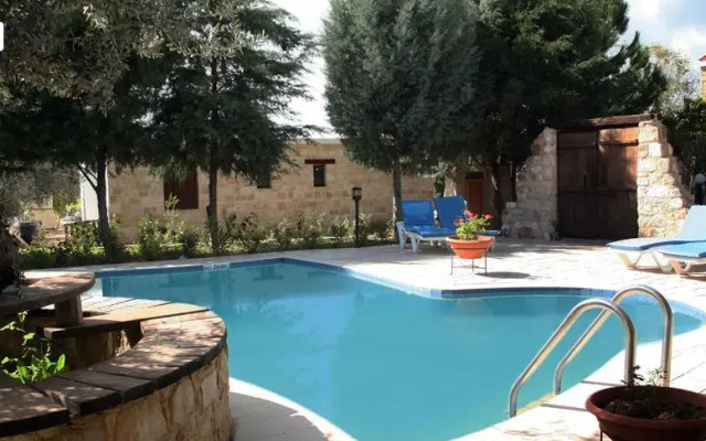Lakis Papamichael Holiday Villas