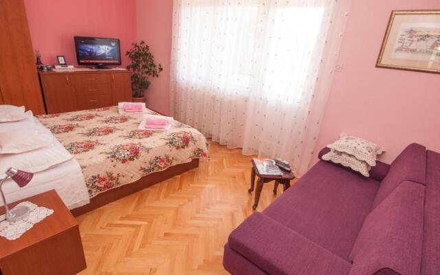 Apartments Roza