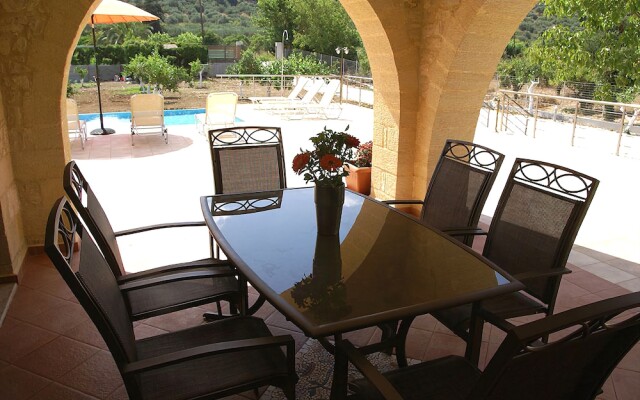 Villas Kalives