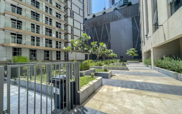 Vibrant 2BR By Burj Khalifa Gym/pool by Belvilla