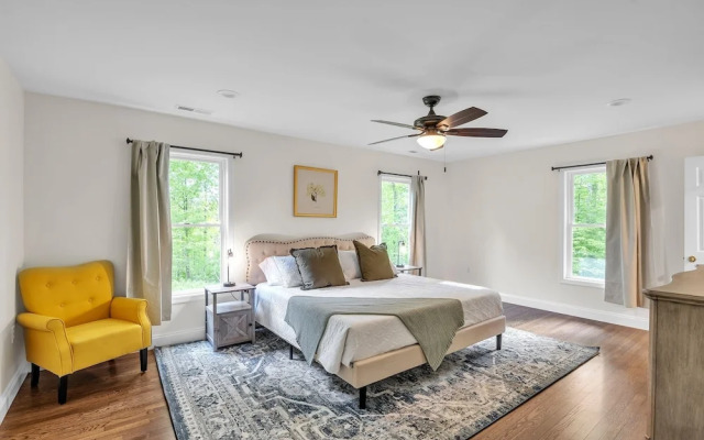 Woodhaven: Your Serene Countryside Escape 5 Bedroom Farmhouse by RedAwning