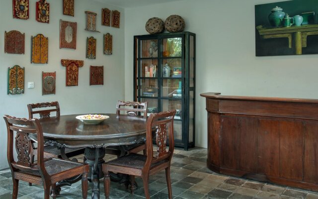 Room & Vespa 3