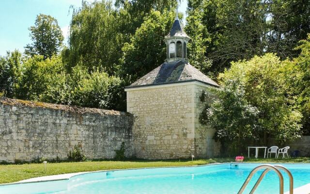Mansion With 6 Bedrooms in Neuillé, With Private Pool, Furnished Garde