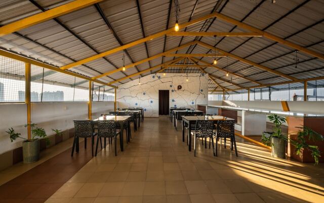 C J Grande Business Hotel