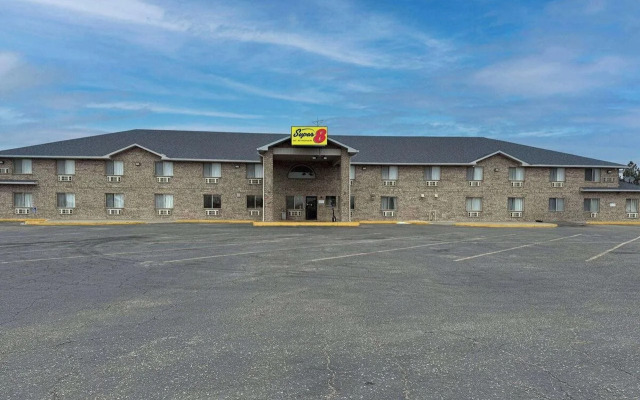 Super 8 by Wyndham Cozad