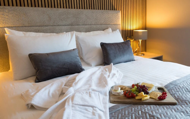 Castle Varagh Hotel & Bar