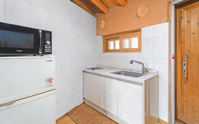 Ganghwa Nadeulgilheulgjib