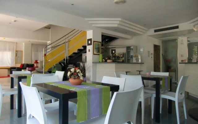 Hotel Desire'