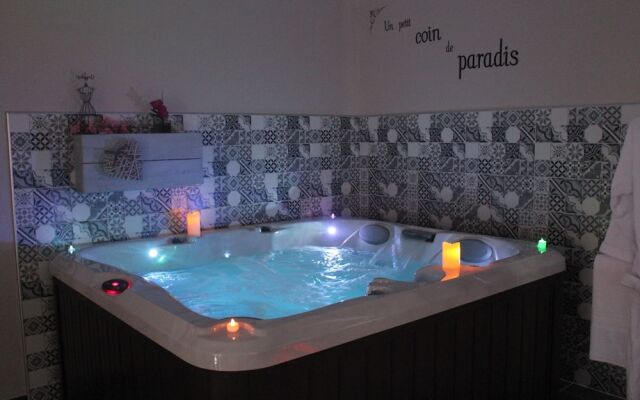 Au Plaisir Des Sens - Jacuzzi