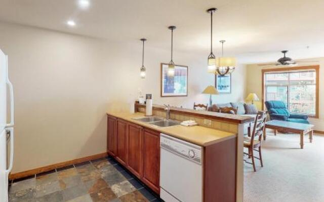 Powderhorn Lodge 413: Woodland Star Suite