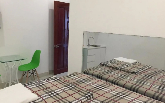 Smiley Apartment 8