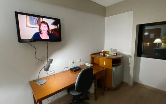 UNU 918 Moema: Wi-Fi, Academia, Camareira, Metrô +