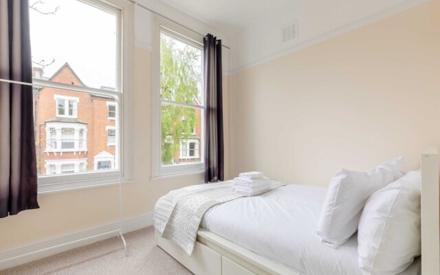 Roomy 3BD by Hampstead Heath!