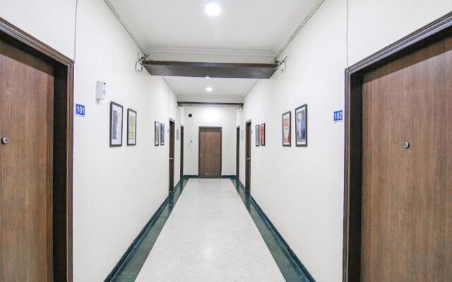 Fabhotel Rivlet Inn
