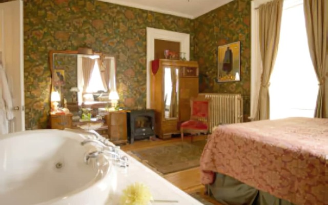 Moondance Inn Bed & Breakfast