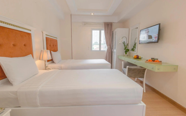 Dyn Opera Hotel