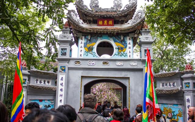 2 mins to Ho Guom LA MANDARINA HOTEL