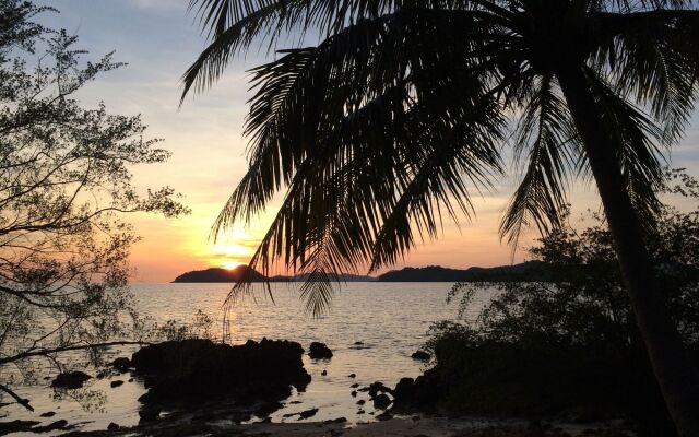 Koh Mak Ao Kao White Sand Beach