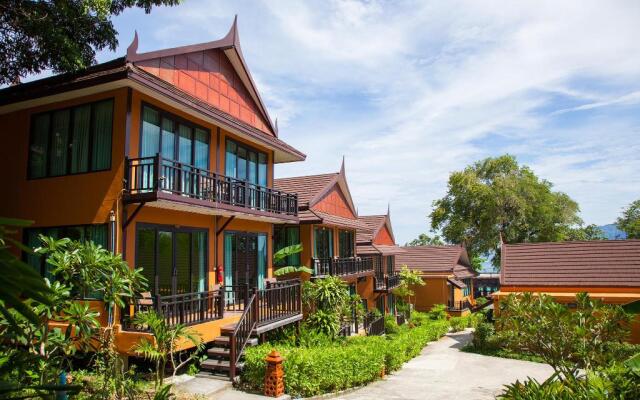 Phi Phi Long Beach Resort & Villa