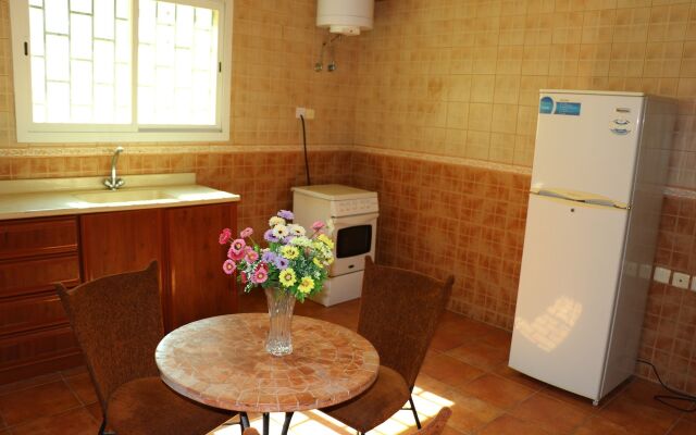 Al Alya Hotel Rooms and Suites