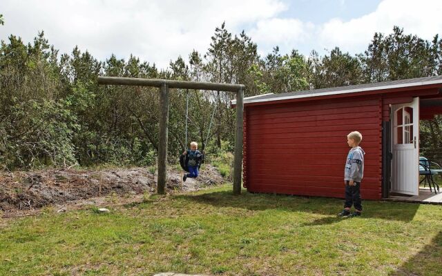 Radiant Holiday Home in Hemmet Near Sea