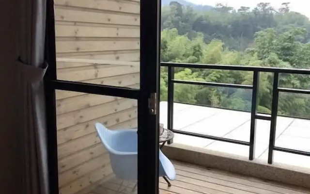 Xi Tou in Sunny Day Inn