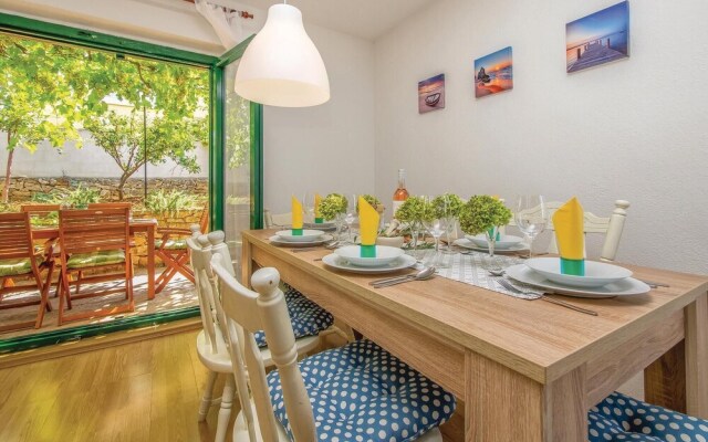 Amazing Apartment in Splitska With 3 Bedrooms and Wifi