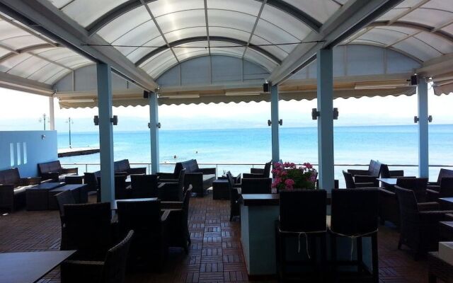 Artemis Hotel