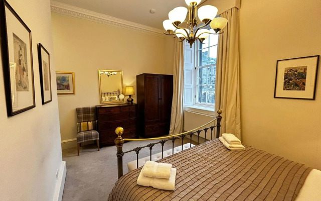 Parliament Sq (apt 10 ) Royal Mile