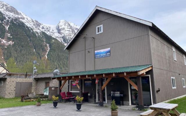 Stewart Mountain Lodge