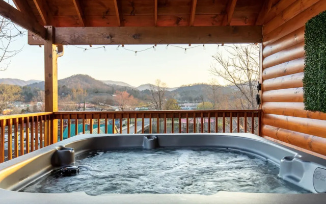 Parkway Paradise w Private Hot Tub